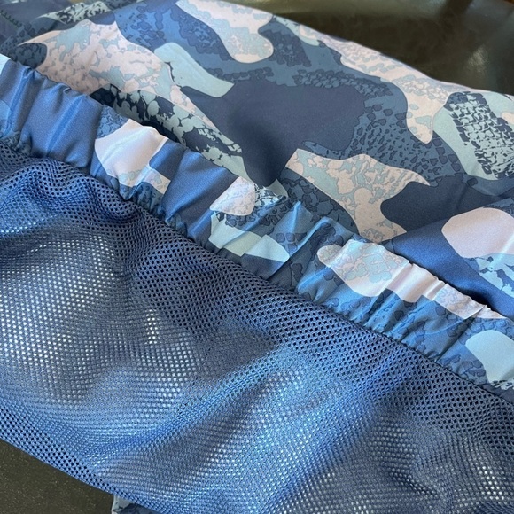 Reebok Women's Essential camo printed quarter zip windbreaker in a size XXL NWT - Picture 13 of 16